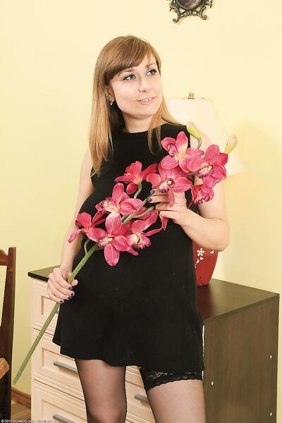 Под юбкой молодые