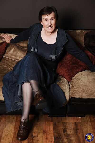 Показать молодых девушек